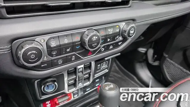 Jeep Wrangler 2025 — Photo 18/20