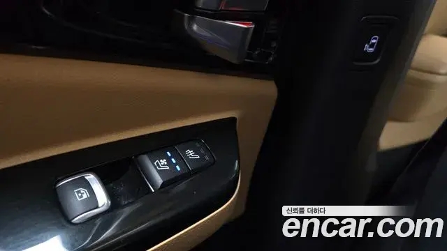 Kia Carnival 2023 — Photo 23/31