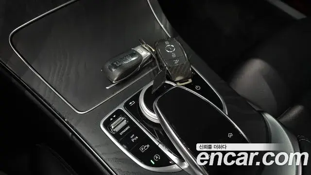 Mercedes-Benz C-Class 2019 — Şəkil 13/32