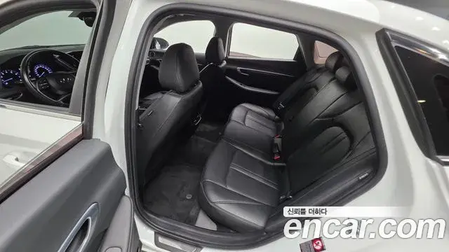 Hyundai Sonata Hybrid 2022 — Photo 17/38