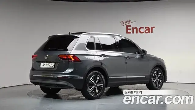 Volkswagen Tiguan 2020 — Photo 8/36