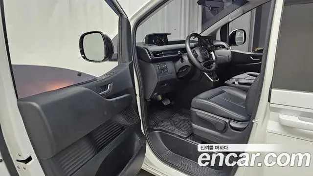 Hyundai Staria 2022 — Photo 17/35