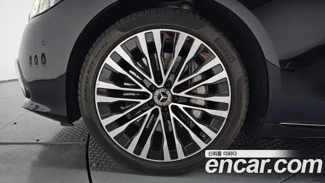 Mercedes-Benz S-Class 2022 — Photo 5/20