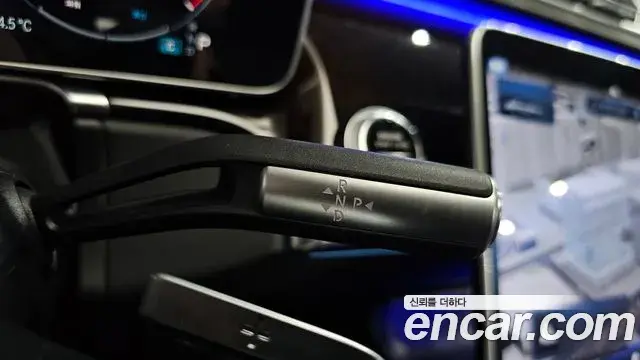 Mercedes-Benz S-Class 2022 — Photo 9/20