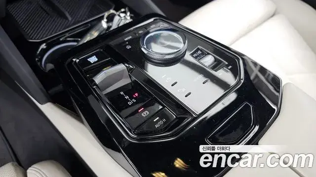 BMW 5 Series 2025 — Photo 9/20