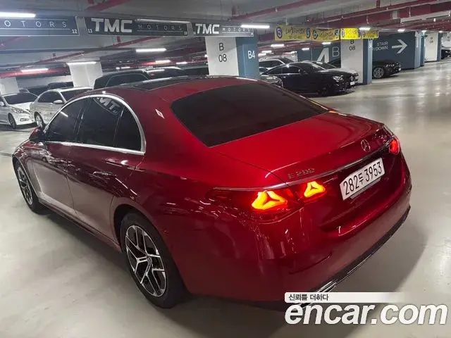 Mercedes-Benz E-Class 2025 — Photo 12/12
