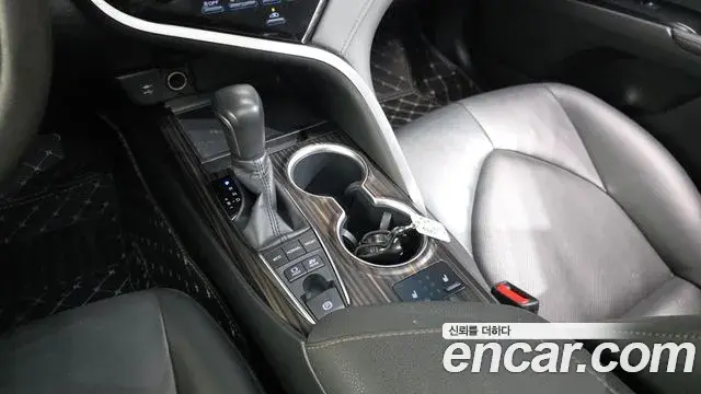 Toyota Camry 2018 — Şəkil 15/20
