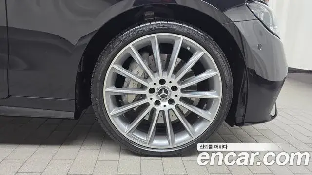 Mercedes-Benz E-Class 2023 — ფოტო 21/32