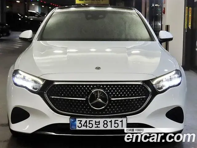 Mercedes-Benz E-Class 2024 — Photo 1/20
