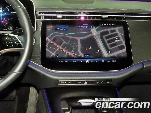 Mercedes-Benz E-Class 2024 — Photo 10/20