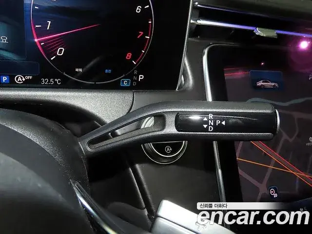Mercedes-Benz E-Class 2024 — Photo 11/20
