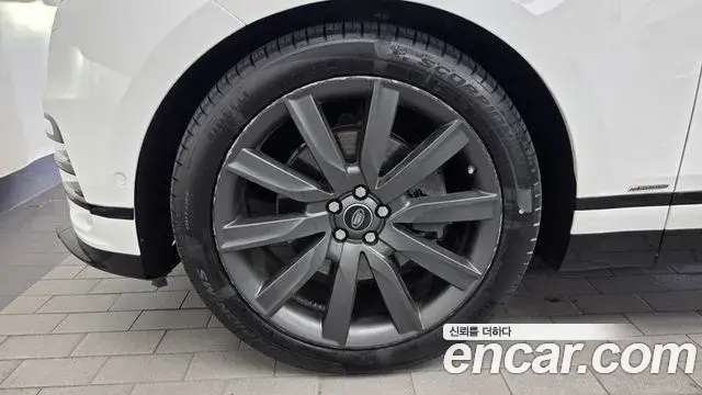Land Rover Range Rover Velar 2019 — Photo 5/20