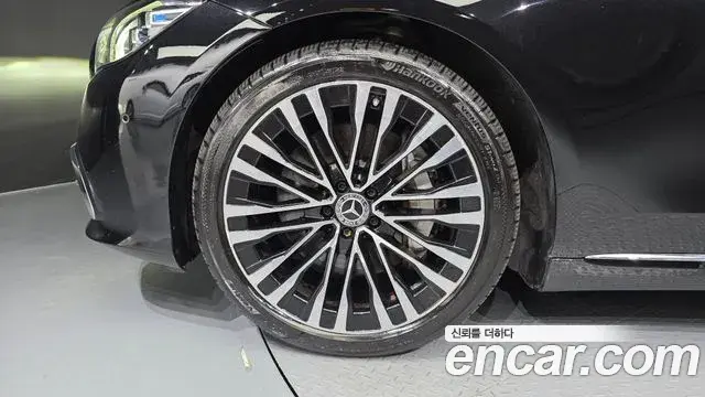 Mercedes-Benz S-Class 2021 — Photo 12/33