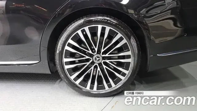 Mercedes-Benz S-Class 2021 — Photo 25/33