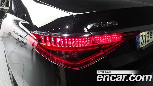 Mercedes-Benz S-Class 2021 — Photo 21/33