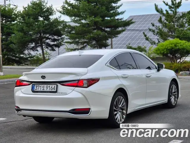 Lexus ES300h, 2025