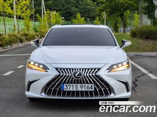 Lexus ES300h 2025 — Photo 2/20