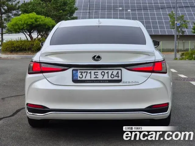 Lexus ES300h 2025 — Photo 3/20