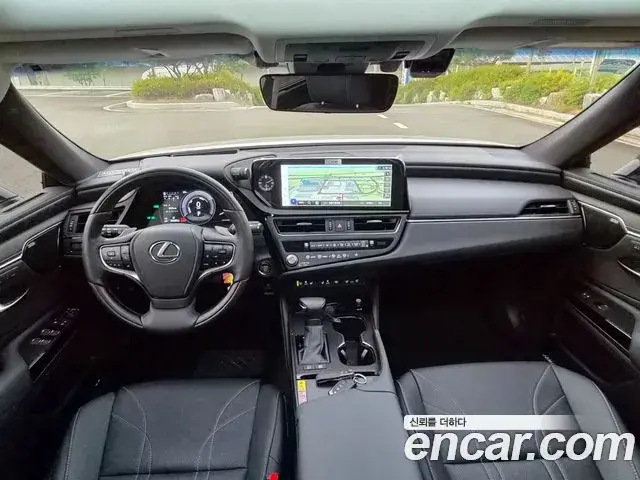 Lexus ES300h 2025 — Photo 10/20
