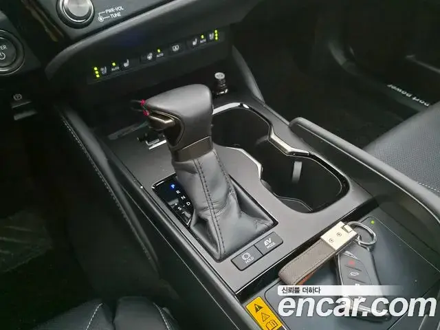 Lexus ES300h 2025 — Photo 7/20