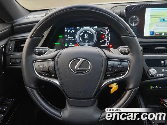 Lexus ES300h 2025 — Photo 13/20