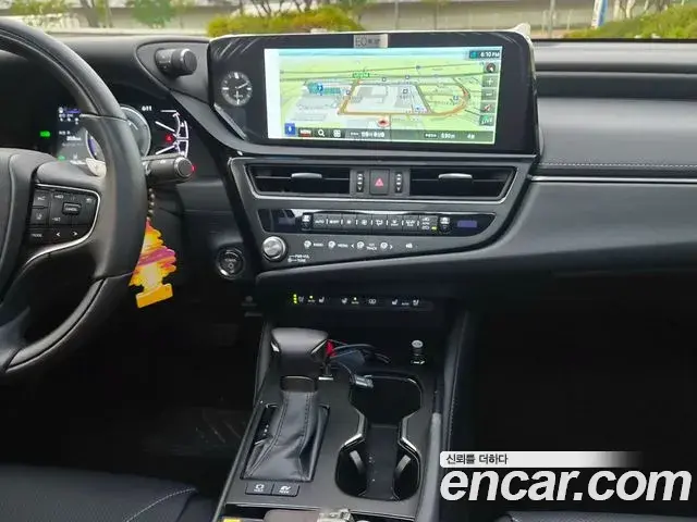 Lexus ES300h 2025 — Photo 14/20
