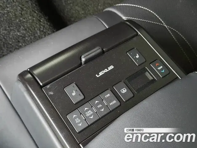 Lexus ES300h 2025 — Photo 17/20