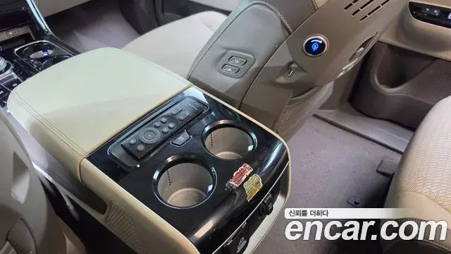 Kia Carnival 2021 — Şəkil 9/20