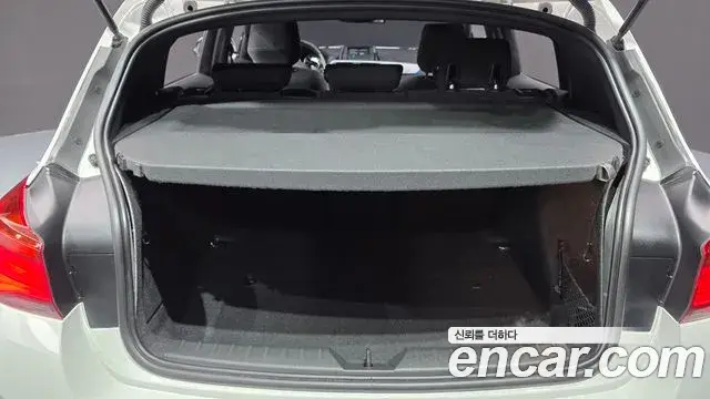 BMW 1 Series 2018 — Şəkil 17/20