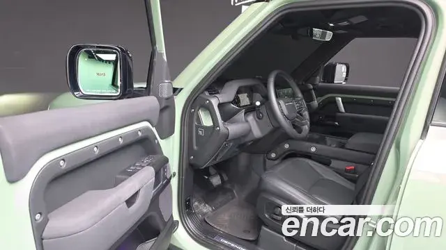 Land Rover Defender 2023 — Photo 10/20