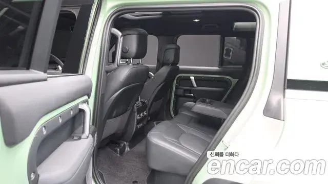 Land Rover Defender 2023 — Photo 12/20