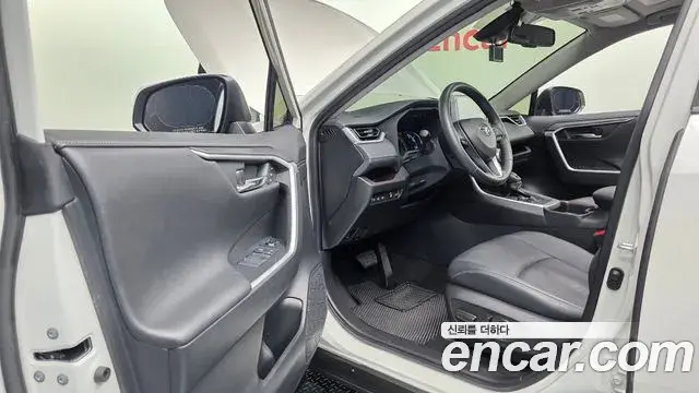 Toyota RAV4 2021 — Photo 10/20