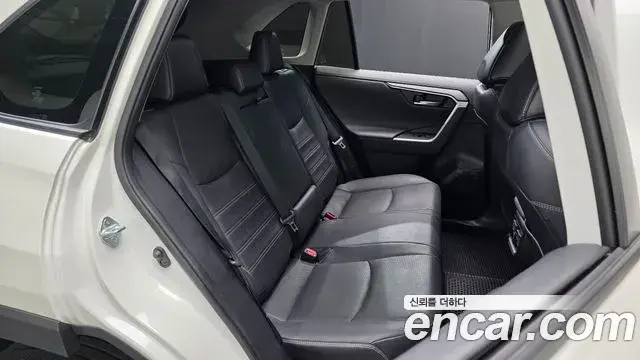 Toyota RAV4 2021 — Photo 11/20
