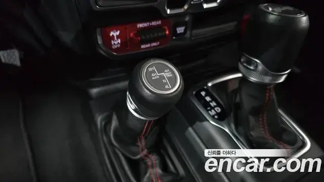 Jeep Wrangler 2020 — ფოტო 18/20