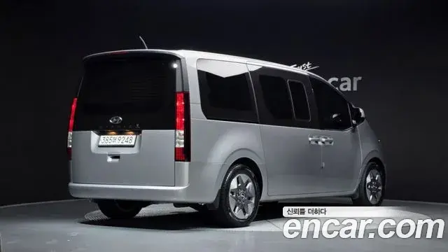 Hyundai Staria 2023 — Photo 2/20