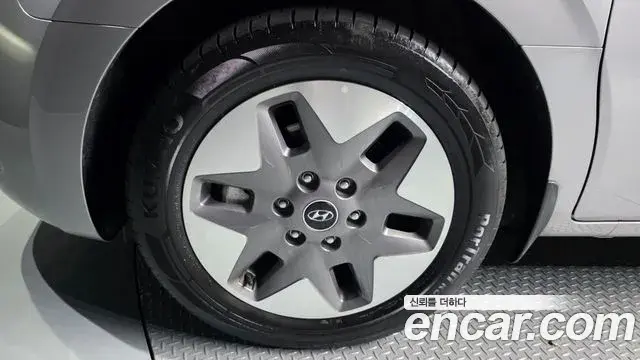 Hyundai Staria 2023 — Photo 5/20