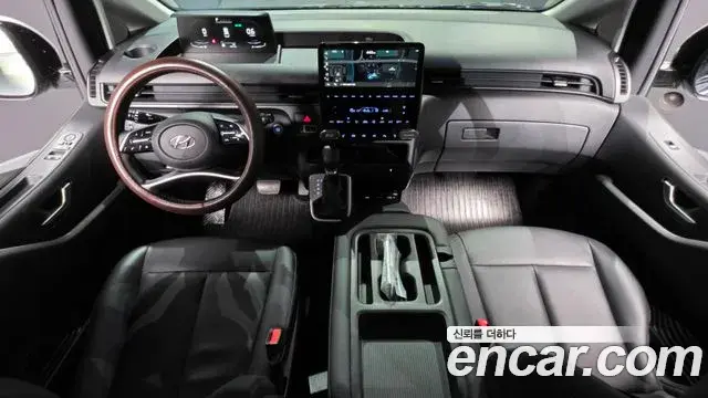 Hyundai Staria 2023 — Photo 7/20