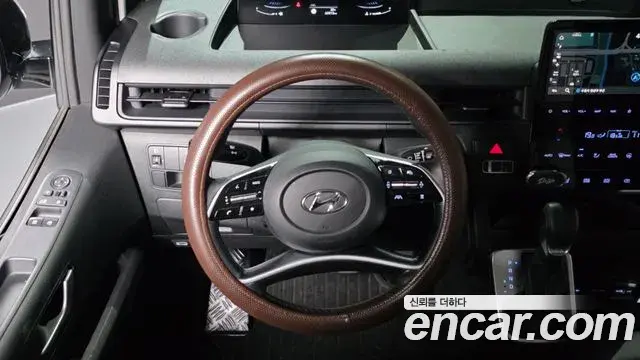 Hyundai Staria 2023 — Photo 13/20