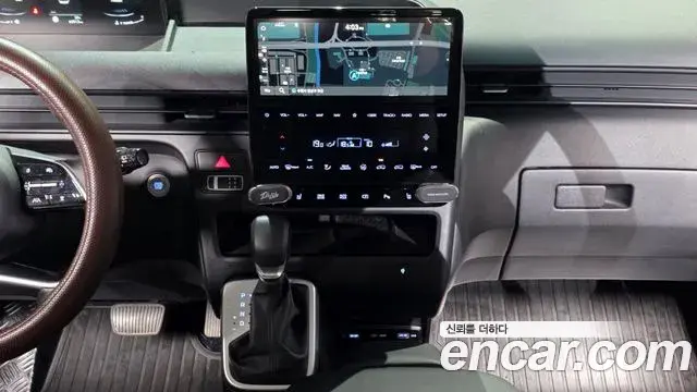 Hyundai Staria 2023 — Photo 14/20