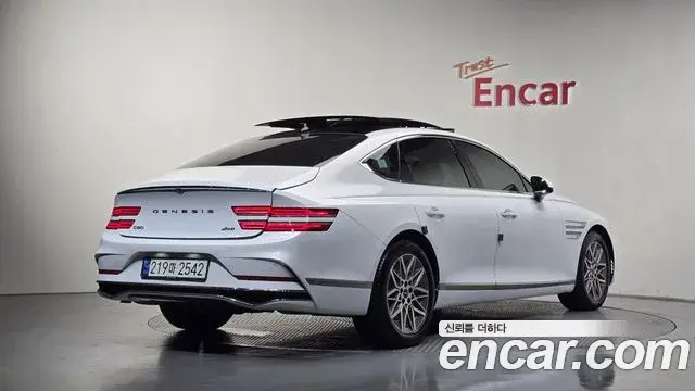 Genesis Electrified G80 2024 — Photo 2/20