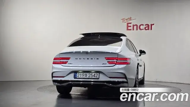 Genesis Electrified G80 2024 — Photo 4/20