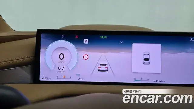 Genesis Electrified G80 2024 — Photo 8/20