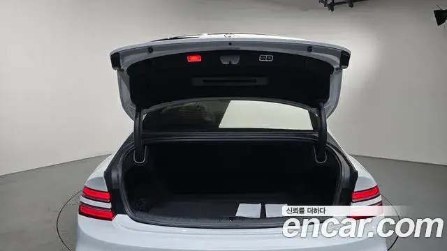 Genesis Electrified G80 2024 — Photo 20/20