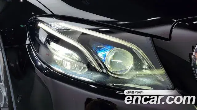 Mercedes-Benz E-Class 2018 — Şəkil 11/36
