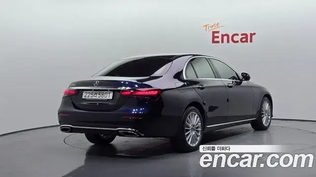 Mercedes-Benz E-Class 2022 — ფოტო 1/20