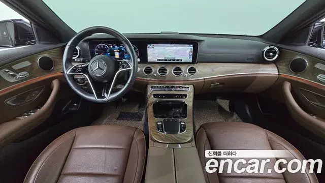 Mercedes-Benz E-Class 2022 — ფოტო 11/20