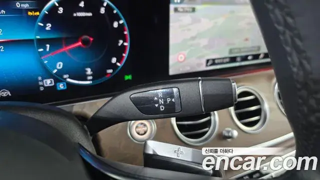 Mercedes-Benz E-Class 2022 — ფოტო 5/20