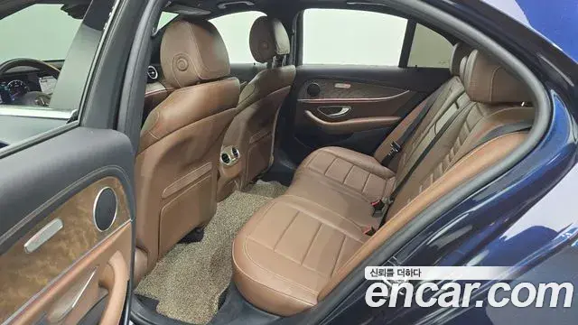 Mercedes-Benz E-Class 2022 — ფოტო 12/20