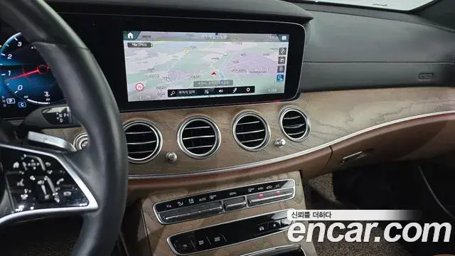Mercedes-Benz E-Class 2022 — ფოტო 2/20
