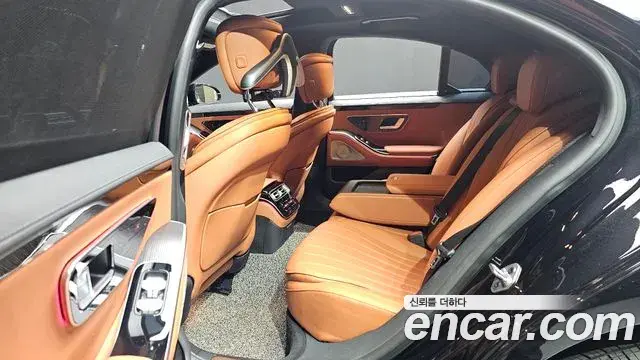 Mercedes-Benz S-Class 2021 — Photo 13/32